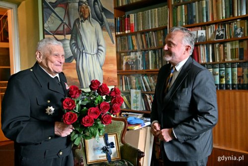 Na zdjęciu płk. w st. spocz. Henryk Karpiński i prezydent Wojciech Szczurek//fot. Magdalena Czernek